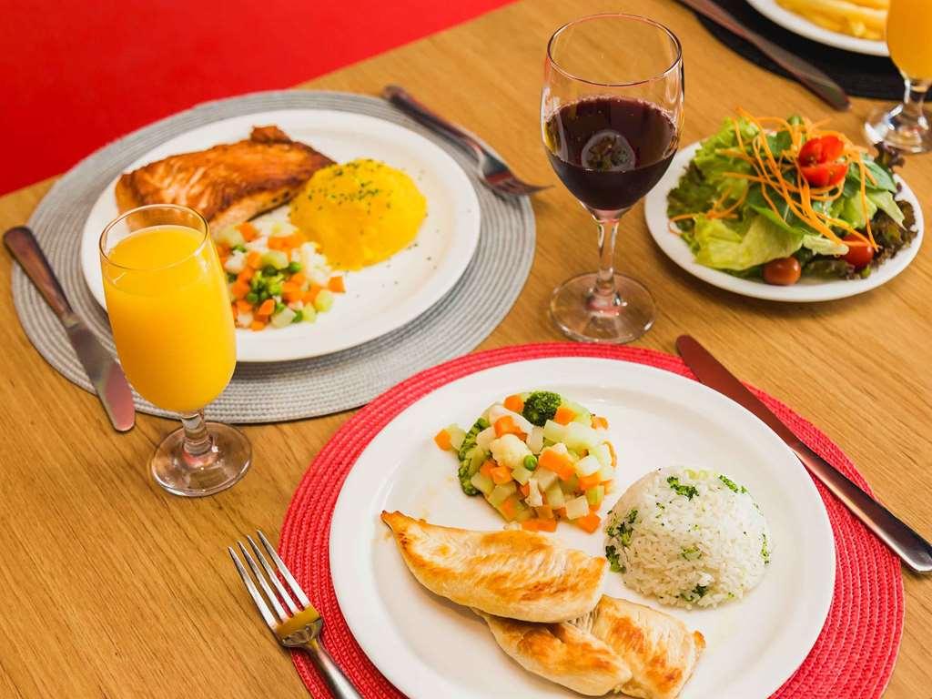 Готель Ibis Porto Alegre Aeroporto Ресторан фото